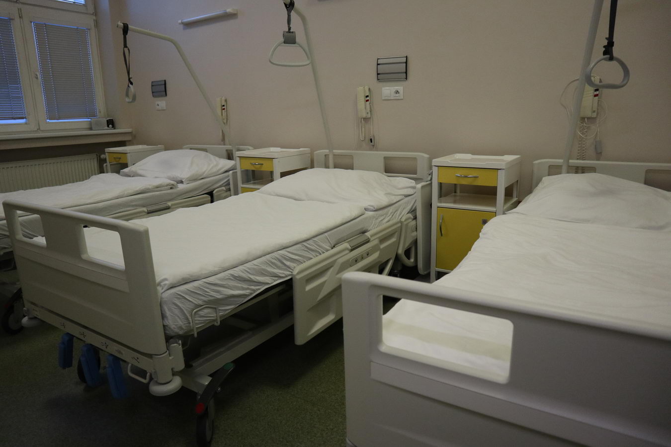 Na žilinskej ortopédii zvýšili komfort pre pacientov výmenou nočných stolíkov Na žilinskej ortopédii zvýšili komfort pre pacientov výmenou nočných stolíkov